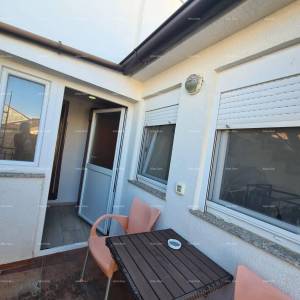 Izvrsna prilika! Prodaja renovirane kuće u centru Medulina! Pogled na more!