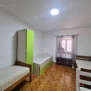 Izvrsna prilika! Prodaja renovirane kuće u centru Medulina! Pogled na more!