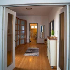 JAZINE, STAN 86m2 + 141m2 OKUĆNICE, UHODAN U TURIZMU, TOP LOKACIJA