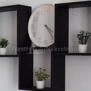 JAZINE, STAN 86m2 + 141m2 OKUĆNICE, UHODAN U TURIZMU, TOP LOKACIJA