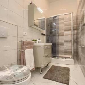 Jedinstvena lokacija. Stan sa 3 zasebne jedinice . Strogi centar Pule. Tržnica.