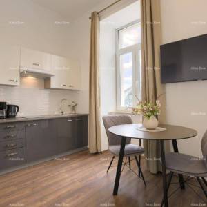 Jedinstvena lokacija. Stan sa 3 zasebne jedinice . Strogi centar Pule. Tržnica.