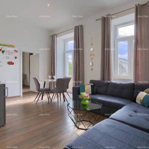 Jedinstvena lokacija. Stan sa 3 zasebne jedinice . Strogi centar Pule. Tržnica.