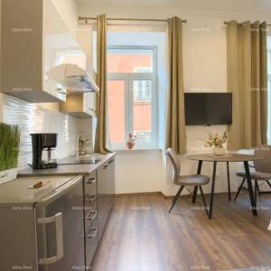 Jedinstvena lokacija. Stan sa 3 zasebne jedinice . Strogi centar Pule. Tržnica.