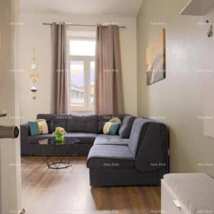 Jedinstvena lokacija. Stan sa 3 zasebne jedinice . Strogi centar Pule. Tržnica.