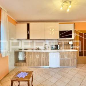 Jednosoban apartman u centru Starigrada, 47m2 neto 