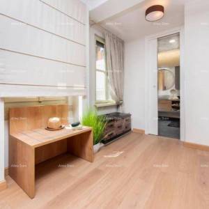 Jednosoban stan na 1.katu i soba s kupatilom u prizemlju s zajedničkom terasom