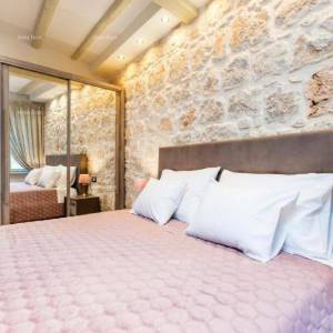 Jednosoban stan na 1.katu i soba s kupatilom u prizemlju s zajedničkom terasom