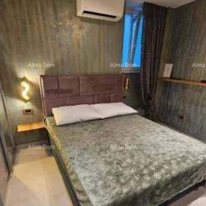 Jednosoban stan na 1.katu i soba s kupatilom u prizemlju s zajedničkom terasom