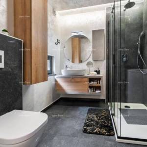 Jednosoban stan na 1.katu i soba s kupatilom u prizemlju s zajedničkom terasom