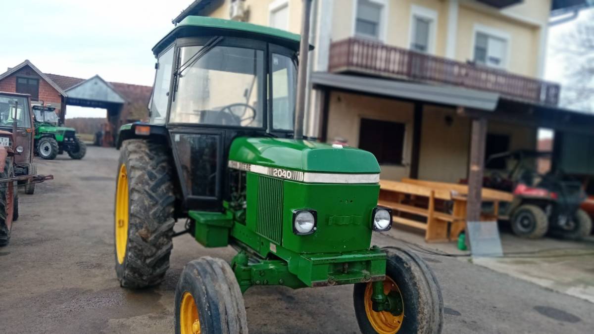 John dere 2040