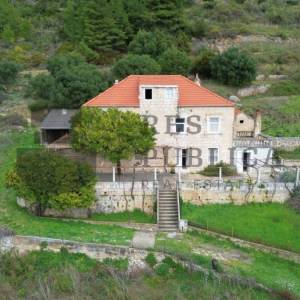 KAMENA KUĆA NA PELJEŠCU