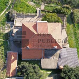 KAMENA KUĆA NA PELJEŠCU