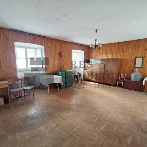 KAMENA KUĆA NA PELJEŠCU