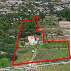 KAMENA KUĆA NA PELJEŠCU