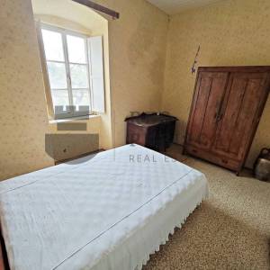 KAMENA KUĆA NA PELJEŠCU