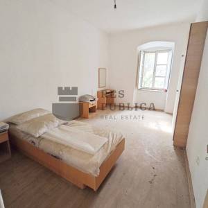 KAMENA KUĆA NA PELJEŠCU