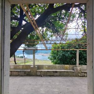 KAMENA KUĆA NA PELJEŠCU