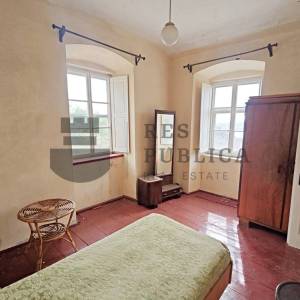 KAMENA KUĆA NA PELJEŠCU