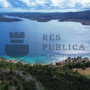 KAMENA KUĆA NA PELJEŠCU