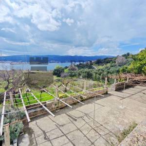 KAMENA KUĆA NA PELJEŠCU