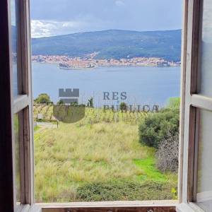 KAMENA KUĆA NA PELJEŠCU