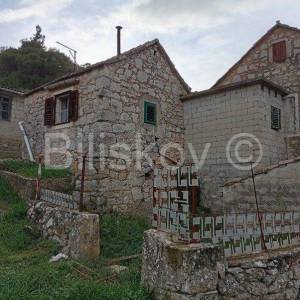 Kamena kuća s 5 manjih objekta u Dolu, Hvar, prodaja