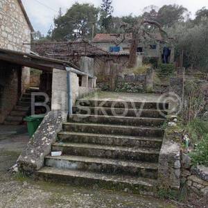 Kamena kuća s 5 manjih objekta u Dolu, Hvar, prodaja