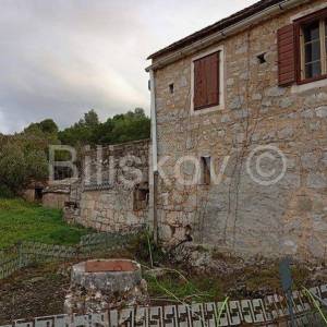 Kamena kuća s 5 manjih objekta u Dolu, Hvar, prodaja