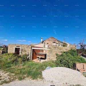 Kamena kuća s okućnicom i započetom renovacijom – okolica Pazina