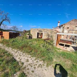 Kamena kuća s okućnicom i započetom renovacijom – okolica Pazina