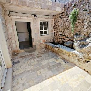 KAMENA KUĆA U KONAVLIMA