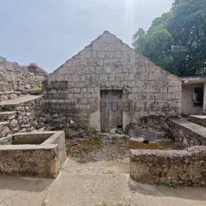 KAMENA KUĆA U NIZU - ŽUPANJE SELO -  PELJEŠAC