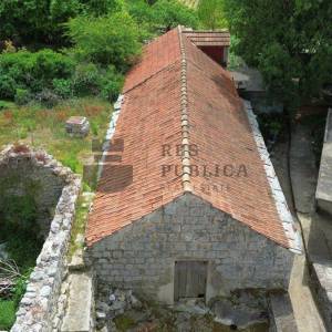 KAMENA KUĆA U NIZU - ŽUPANJE SELO -  PELJEŠAC