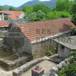 KAMENA KUĆA U NIZU - ŽUPANJE SELO -  PELJEŠAC