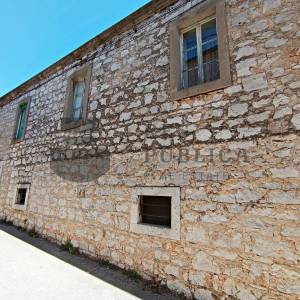 KAMENA KUĆA U SRCU PELJEŠCA - CIJENA NA UPIT