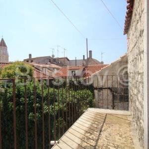 Kamena kuća u staroj jezgri Trogira, prodaja