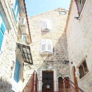 Kamena kuća u staroj jezgri Trogira, prodaja