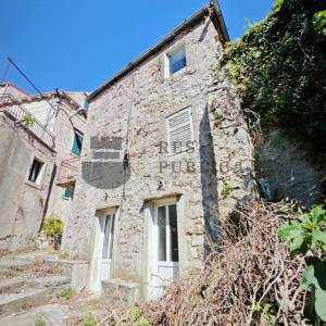 KAMENA KUĆA U TRSTENIKU