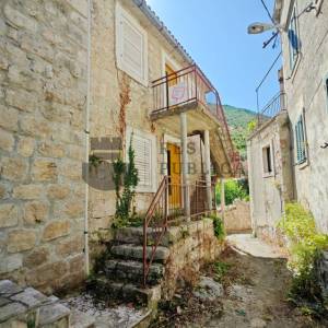 KAMENA KUĆA U TRSTENIKU