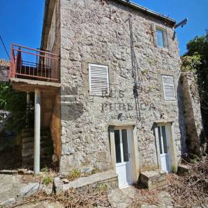 KAMENA KUĆA U TRSTENIKU