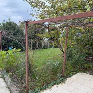 Kantrida - Šarmantna prizemnica s velikom okućnicom