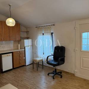 Kantrida - Šarmantna prizemnica s velikom okućnicom