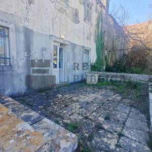 KAPETANSKA KUĆA SA VRTOM I DODATNIM OBJEKTOM