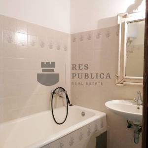 KAPETANSKA KUĆA SA VRTOM I DODATNIM OBJEKTOM