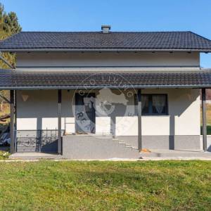 Karlovac, prekrasan Ranč  na 6000 m2 na Slapu , dvije Kuće, i objekt sa  4 Apartmana