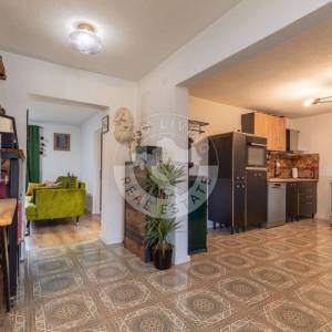 Karlovac, prekrasan Ranč  na 6000 m2 na Slapu , dvije Kuće, i objekt sa  4 Apartmana