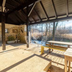 Karlovac, prekrasan Ranč  na 6000 m2 na Slapu , dvije Kuće, i objekt sa  4 Apartmana