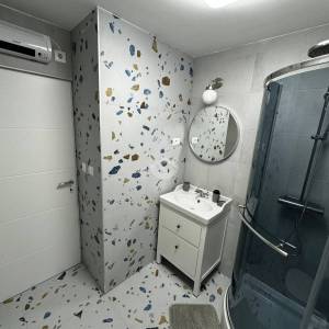 Karlovac, prekrasan Ranč  na 6000 m2 na Slapu , dvije Kuće, i objekt sa  4 Apartmana