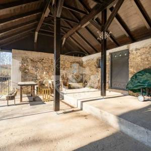 Karlovac, prekrasan Ranč  na 6000 m2 na Slapu , dvije Kuće, i objekt sa  4 Apartmana